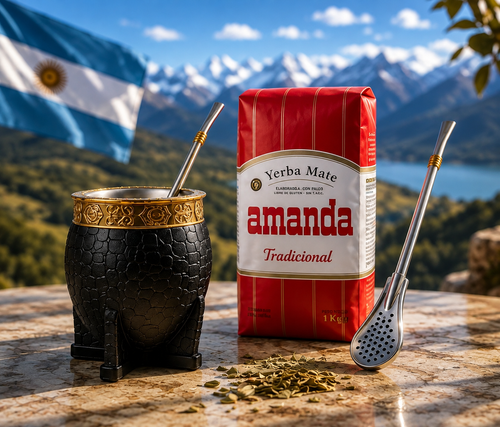 El Mate Mate-Set mit Mate-Becher, Amanda Yerba und Bombilla vor argentinischer Berglandschaft